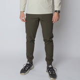 TravelerJoggersWoodlandGreen front conceal