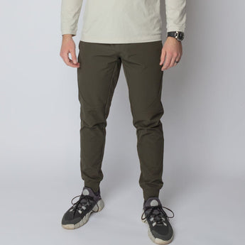 TravelerJoggersWoodlandGreen front conceal